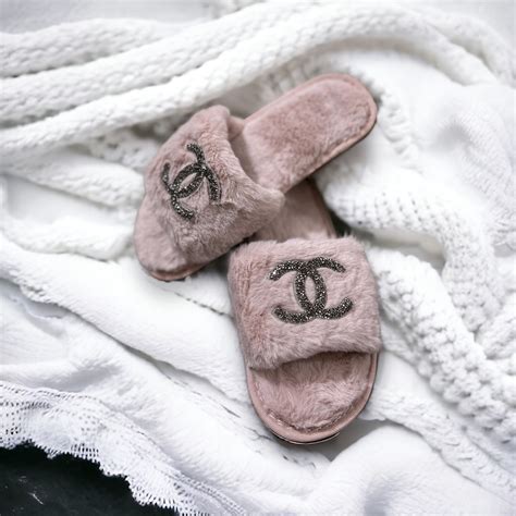 chanel fur slides pink.